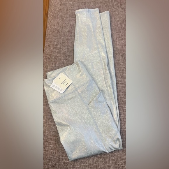 Fabletics Oasis High-Waisted Silver Shimmer Leggings 
Size Large
New with tags - Picture 1 of 4